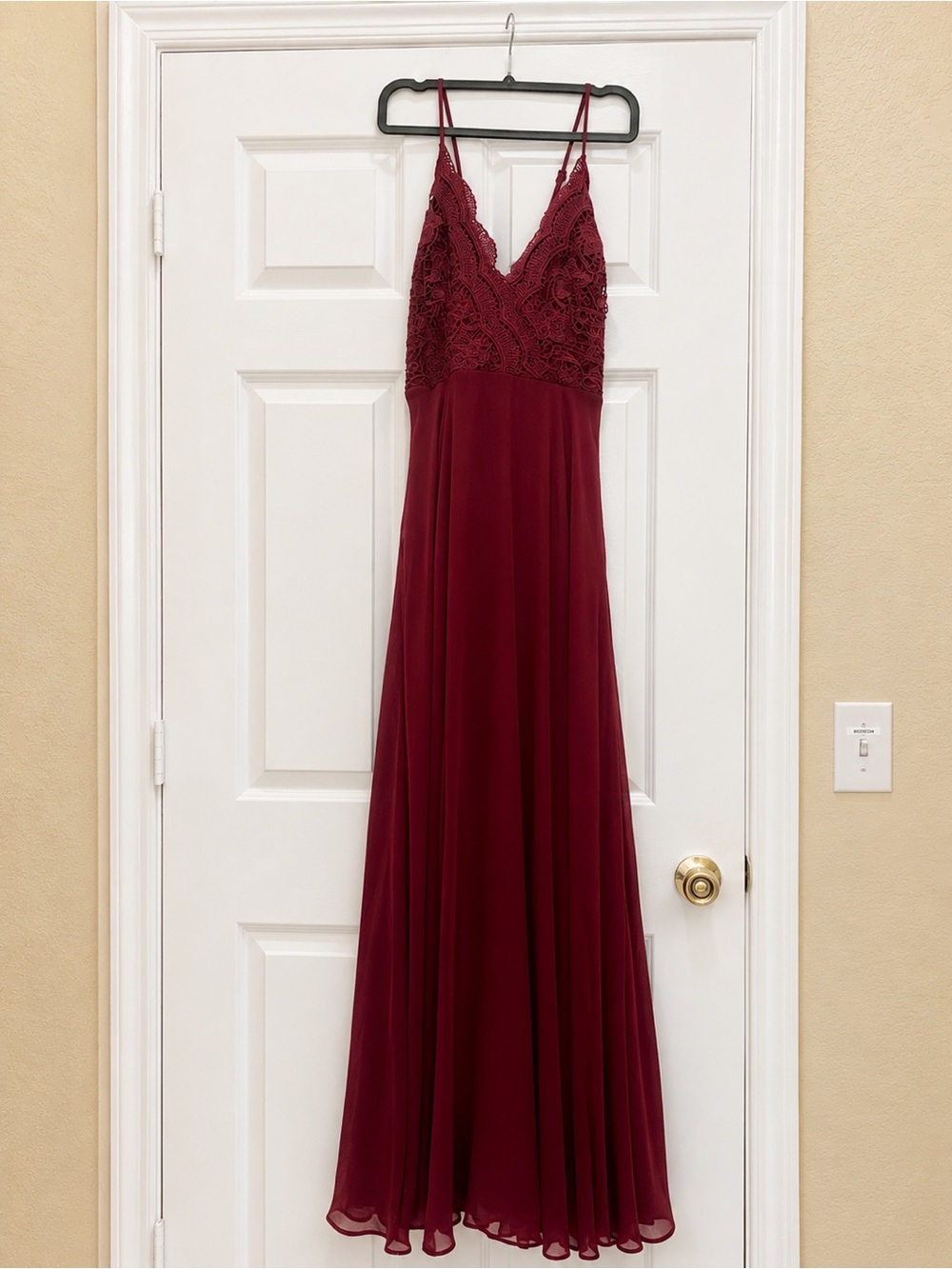 Lulu’s Burgundy Lace Maxi Dress – Size Medium